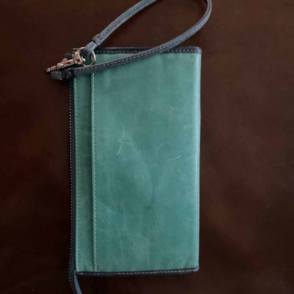 Coach leather 2 tone wristlet - Picture 4 of 4